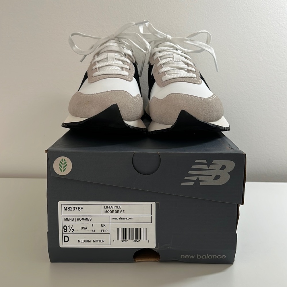 Mens New Balance MS237SF. Size 9.5. White. Worn once!!